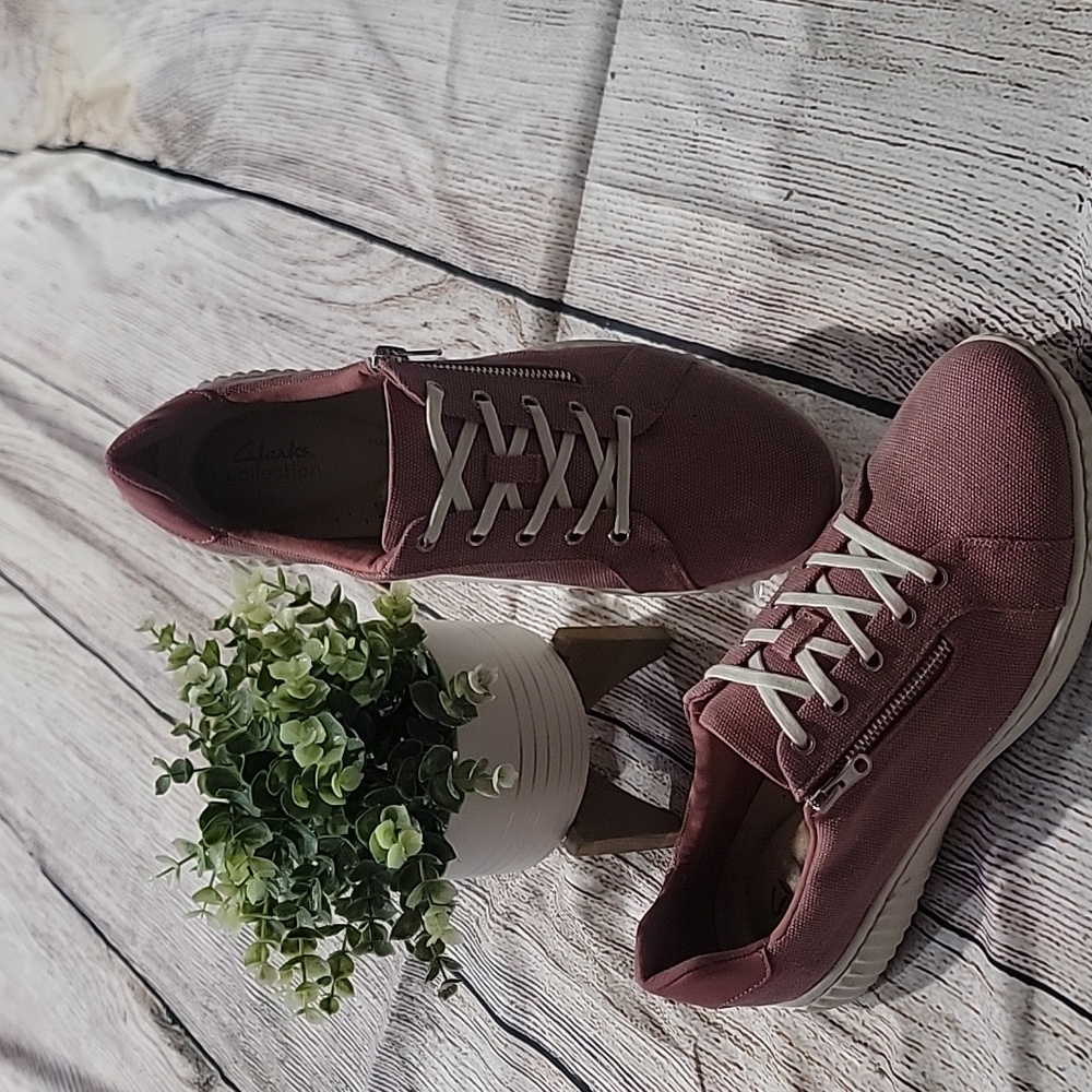 Clarks Women's Mauve Sneakers